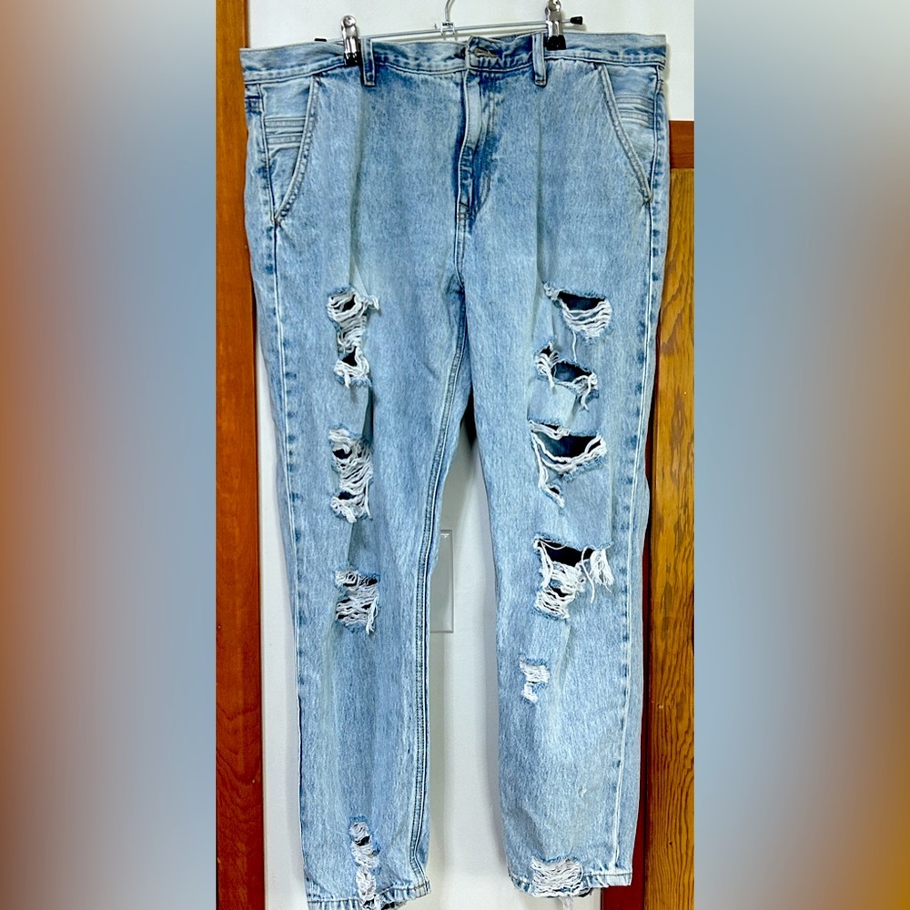 Women’s KanCan Boyfriend jeans.